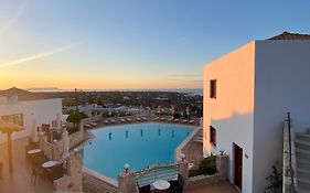 Amazones Village And Suites 4